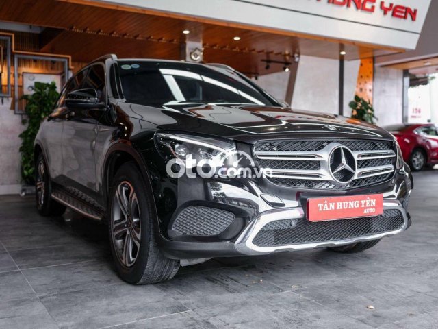 Cần bán lại xe Mercedes GLC 2000 4Matic năm 2018, màu đen