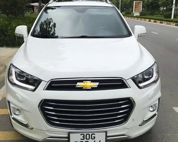Cần bán lại xe Chevrolet Captiva LTZ 2.4 năm sản xuất 2017, màu trắng số tự động, giá 495tr0