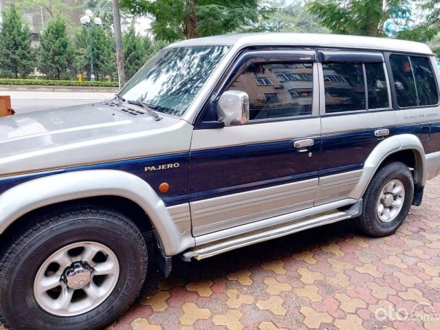 Bán xe Mitsubishi Pajero 3.0 năm 2002, hai màu