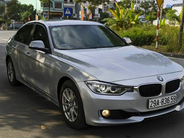 Cần bán BMW 320i F30 năm sản xuất 2013, màu bạc, xe nhập, giá chỉ 635 triệu