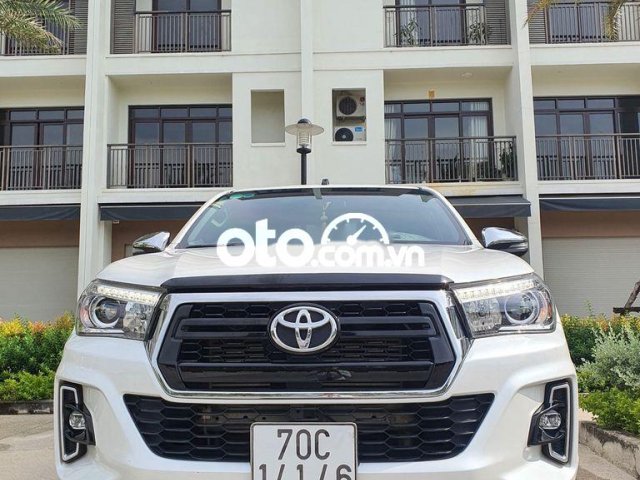 Bán Toyota Hilux năm 2019, màu trắng, xe nhập, 912tr