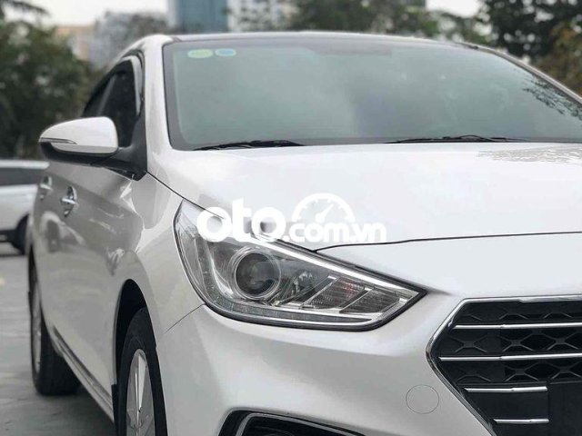 Bán Hyundai Accent 1.4AT tiêu chuẩn sản xuất 2019, màu trắng, giá 448tr1