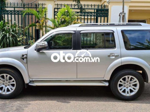 Cần bán gấp Ford Everest Limited năm 2014, màu bạc chính chủ