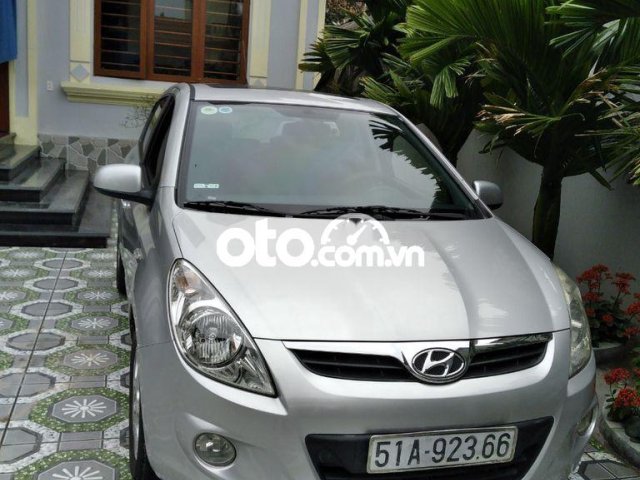 Cần bán Hyundai i20 năm sản xuất 2010, màu bạc, xe nhập 