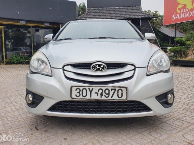 Cần bán Hyundai Verna năm 2010, màu bạc, nhập khẩu nguyên chiếc số tự động