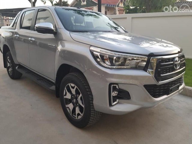 Bán Toyota Hilux 2.8G 4x4MT sản xuất 2018, màu bạc, nhập khẩu nguyên chiếc0