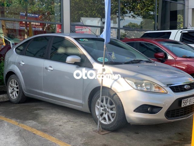 Bán Ford Focus 1.8 AT năm sản xuất 2010, màu bạc số tự động