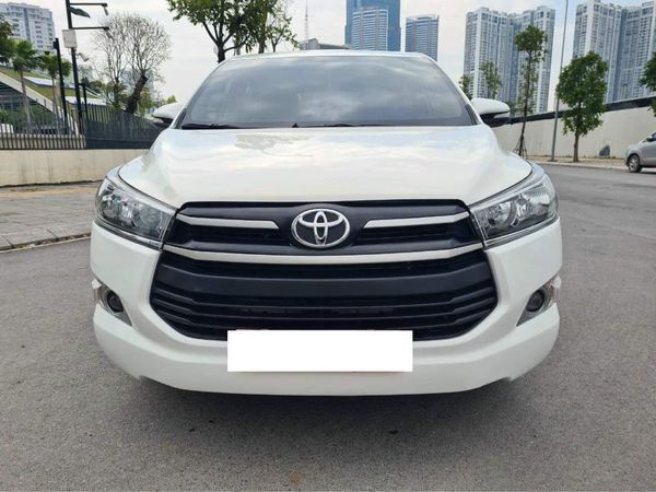 Cần bán lại xe Toyota Innova 2.0E sản xuất năm 2017, màu trắng0