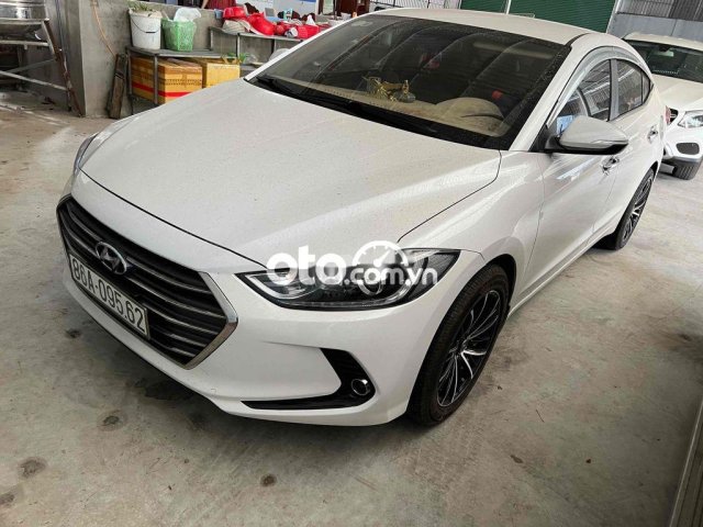 Bán Hyundai Elantra GLS 2.0AT sản xuất 2018, màu trắng chính chủ, giá 430tr