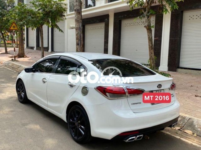 Cần bán Kia Cerato sản xuất 2016, màu trắng