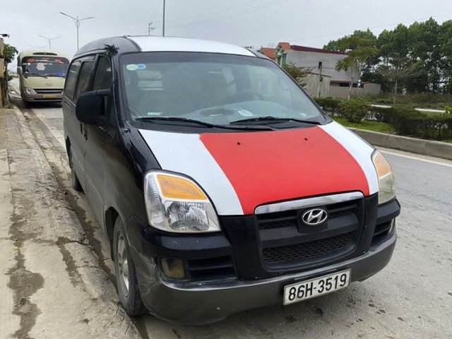 Bán xe Hyundai Starex MT năm 2004, màu đen, giá chỉ 142 triệu