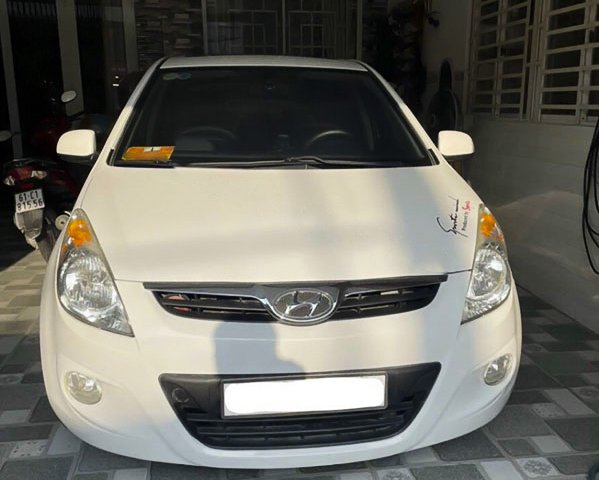 Bán Hyundai i20 sản xuất 2011, màu trắng, nhập khẩu