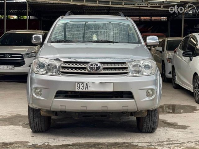 Bán Toyota Fortuner 2.7V 4x4 AT năm sản xuất 2010, màu bạc, giá chỉ 426 triệu