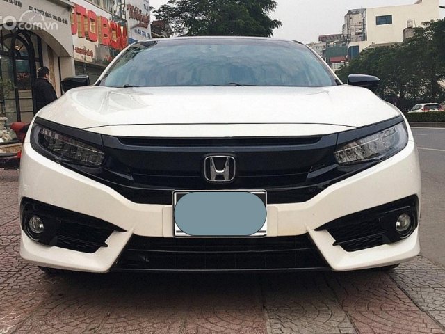 Cần bán Honda Civic 1.5L Turbo năm sản xuất 2017, màu trắng, nhập khẩu nguyên chiếc, chính chủ0