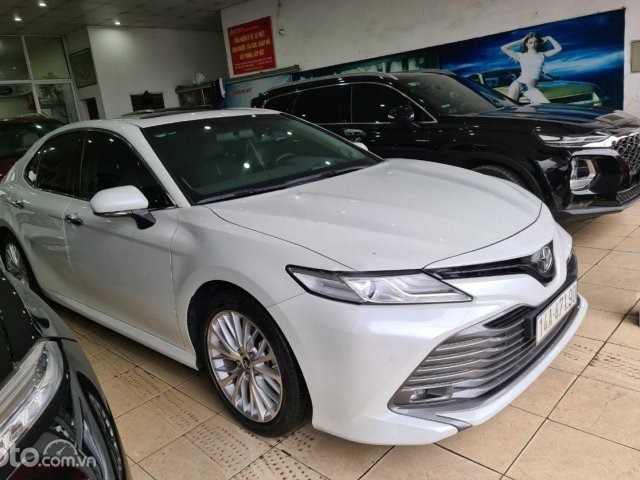 Cần bán xe Toyota Camry 2.5Q năm sản xuất 2020, màu trắng, nhập khẩu nguyên chiếc