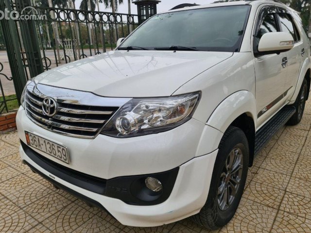 Xe Toyota Fortuner 2.7V 4x2 AT năm 2015, màu trắng số tự động, giá chỉ 599 triệu