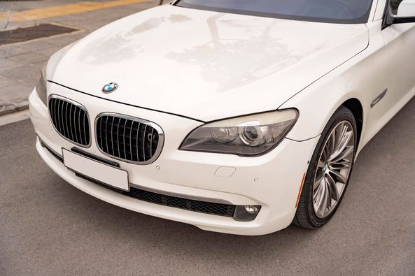  Compra y vende BMW 0Li por valor de millones -