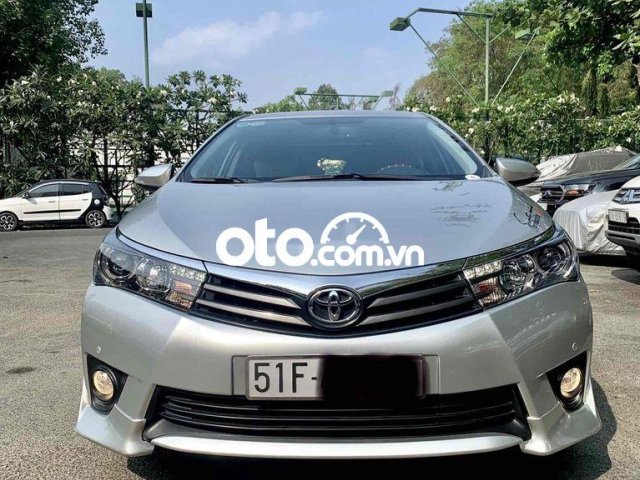 Cần bán Toyota Corolla Altis 2.0V năm sản xuất 2016, màu bạc, xe nhập