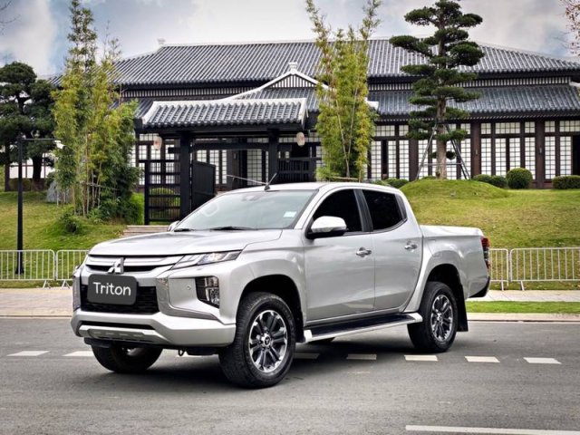 Cần bán lại xe Mitsubishi Triton sản xuất năm 2020, màu bạc, nhập khẩu còn mới