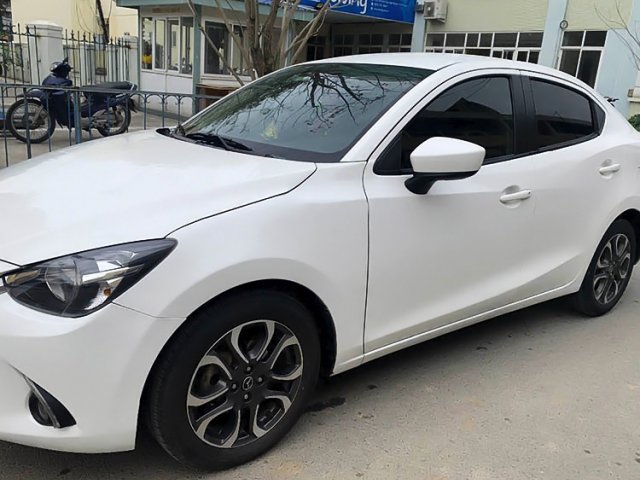 Bán Mazda 2 1.5 AT năm sản xuất 2017, màu trắng chính chủ0