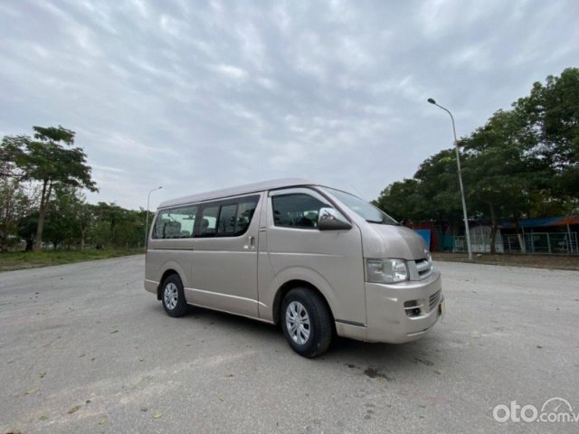 Bán xe Toyota Hiace 2.5 sản xuất năm 2005, màu bạc chính chủ0