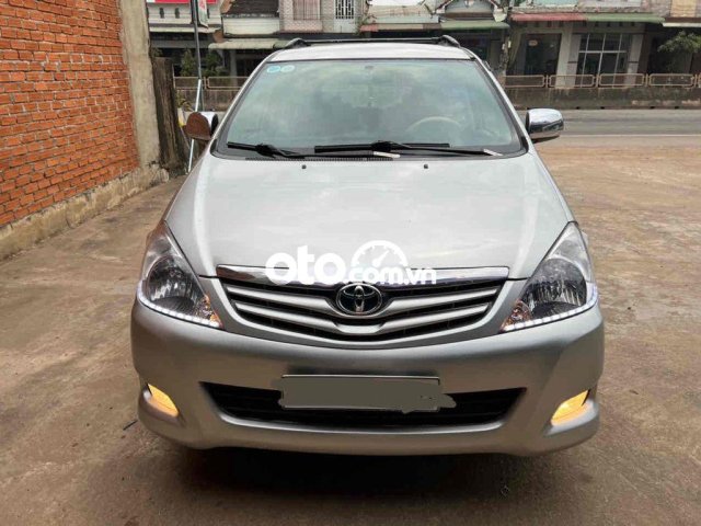 Bán Toyota Innova 2.0G sản xuất năm 2011, màu bạc, 295tr