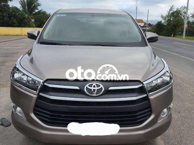 Bán Toyota Innova 2.0E sản xuất năm 2018, màu bạc, giá chỉ 495 triệu