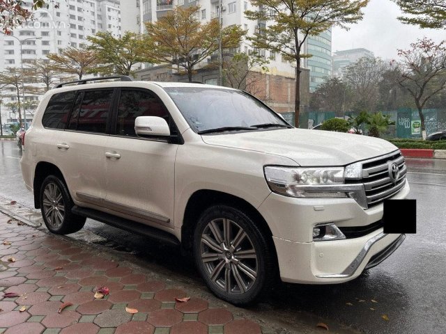 Xe Toyota Land Cruiser VX 4.6 sản xuất 2020, màu trắng, xe nhập còn mới