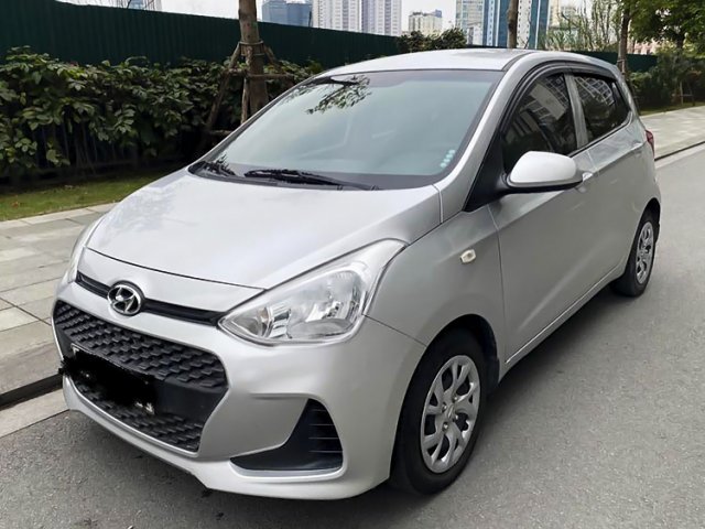 Cần bán Hyundai Grand i10 1.0 MT Base 2018, màu bạc 2