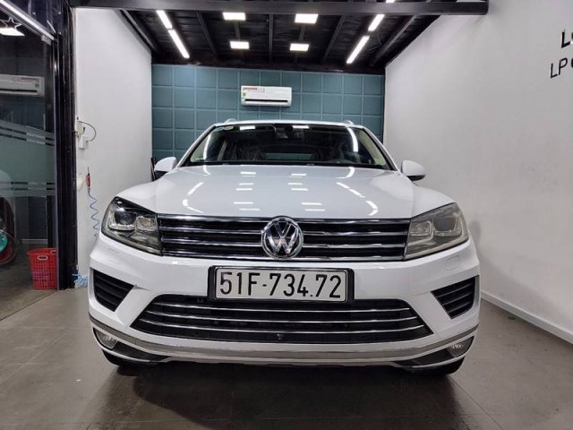 Cần bán lại xe Volkswagen Touareg GP 3.6AT sản xuất năm 2016, màu trắng, nhập khẩu nguyên chiếc