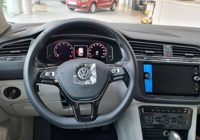 Bán ô tô Volkswagen Tiguan năm sản xuất 2020, màu trắng, nhập khẩu3
