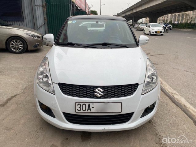 Cần bán lại xe Suzuki Swift 1.4AT năm sản xuất 2015, màu trắng