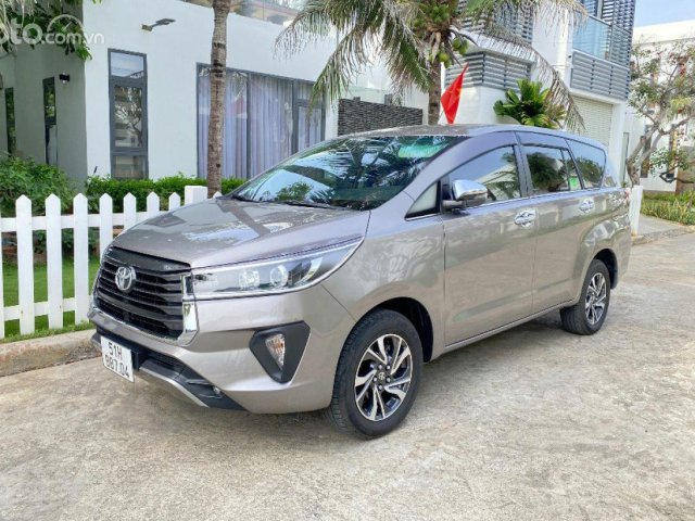 Cần bán Toyota Innova 2.0G năm 2021, màu ghi xám0