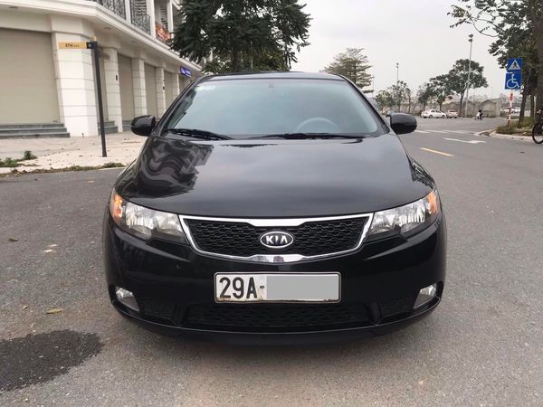 Cần bán gấp Kia Cerato sản xuất 2011, màu đen, giá tốt