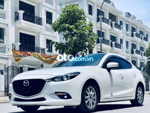 Xe Mazda 3 năm 2018, màu trắng0