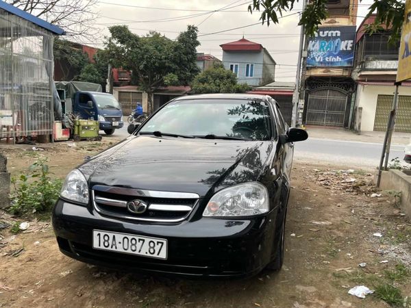 Cần bán lại xe Daewoo Lacetti năm 2011, màu đen số sàn0