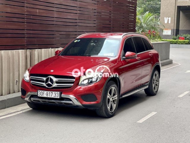 Bán xe Mercedes GLC 250 năm sản xuất 2016, màu đỏ còn mới