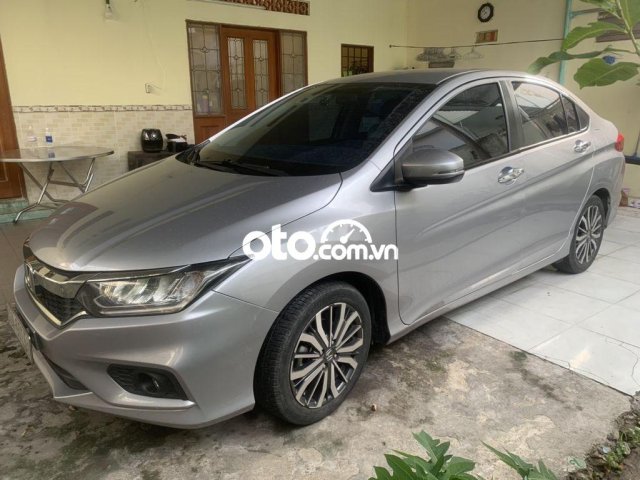 Cần bán xe Honda City 1.5 CVT sản xuất 2018, màu xám chính chủ