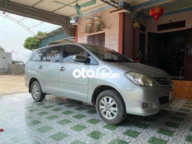 Cần bán gấp Toyota Innova sản xuất năm 2009, màu bạc, giá chỉ 250 triệu