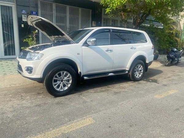 Bán Mitsubishi Pajero Sport sản xuất 2014, màu trắng 