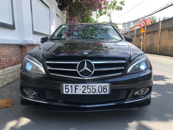 Bán xe Mercedes C200 2.0AT năm 2010, màu đen xe gia đình, giá chỉ 385 triệu