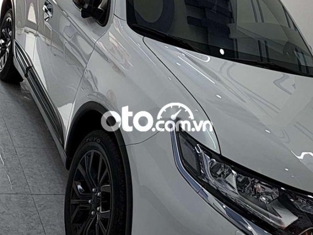 Bán ô tô Mitsubishi Outlander 2.0 Premium năm 2020, màu trắng, nhập khẩu0