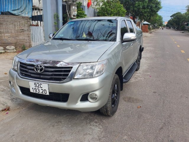 GIÁ XE TOYOTA HILUX 2011