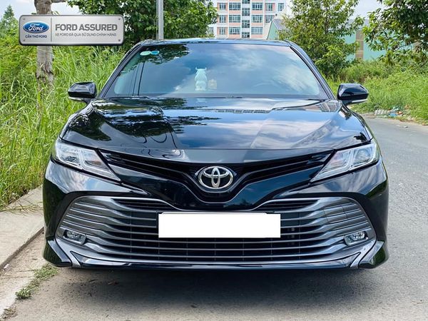 Cần bán Toyota Camry 2.0G sản xuất 2017, màu đen giá cạnh tranh0
