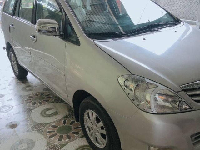 Cần bán Toyota Innova 2.0J năm 2007, màu bạc, giá tốt0