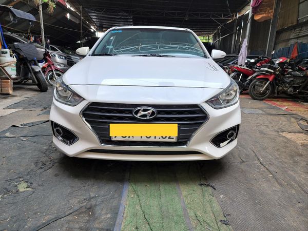Bán Hyundai Accent 1.4AT Base năm 2019, màu trắng3