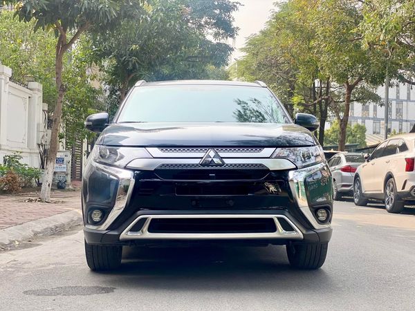 Bán Mitsubishi Outlander 2.0 CVT Premium 2021, màu xanh lam, giá chỉ 896 triệu