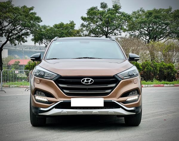 Bán Hyundai Tucson 2.0AT năm sản xuất 2015, màu nâu, xe nhập, giá tốt