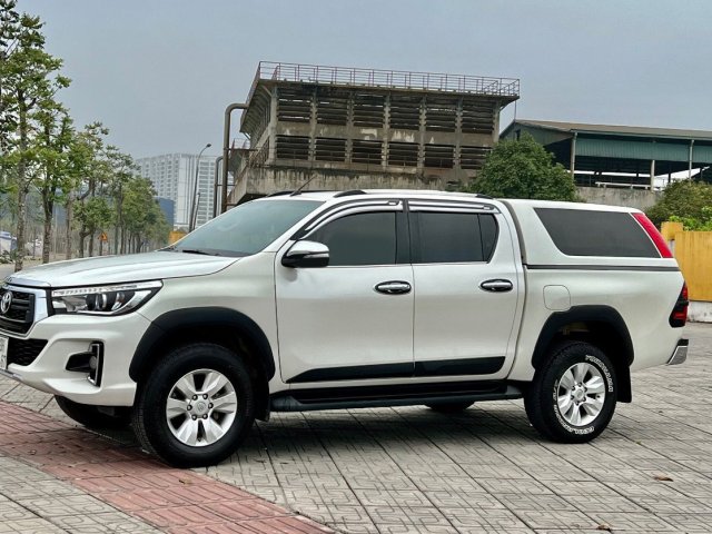 Cần bán xe Toyota Hilux 2.8G 4x4 AT - 2017, màu trắng0