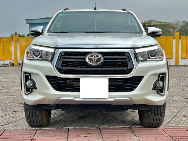 Xe Toyota Hilux 2.8G AT năm 2017, màu trắng, nhập khẩu0